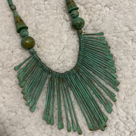 Turquoise colored necklace - Picture 2 of 3